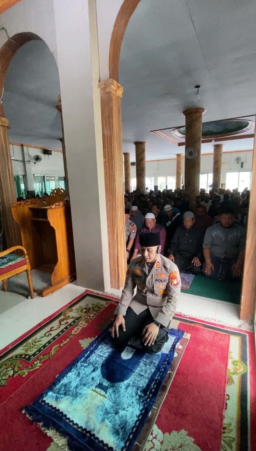 Kapolres Pelabuhan Tanjung Priok Jadi Khotib dan Imam Shalat Jumat, Ajak Jamaah Perkuat Rasa Syukur dan Qanaah