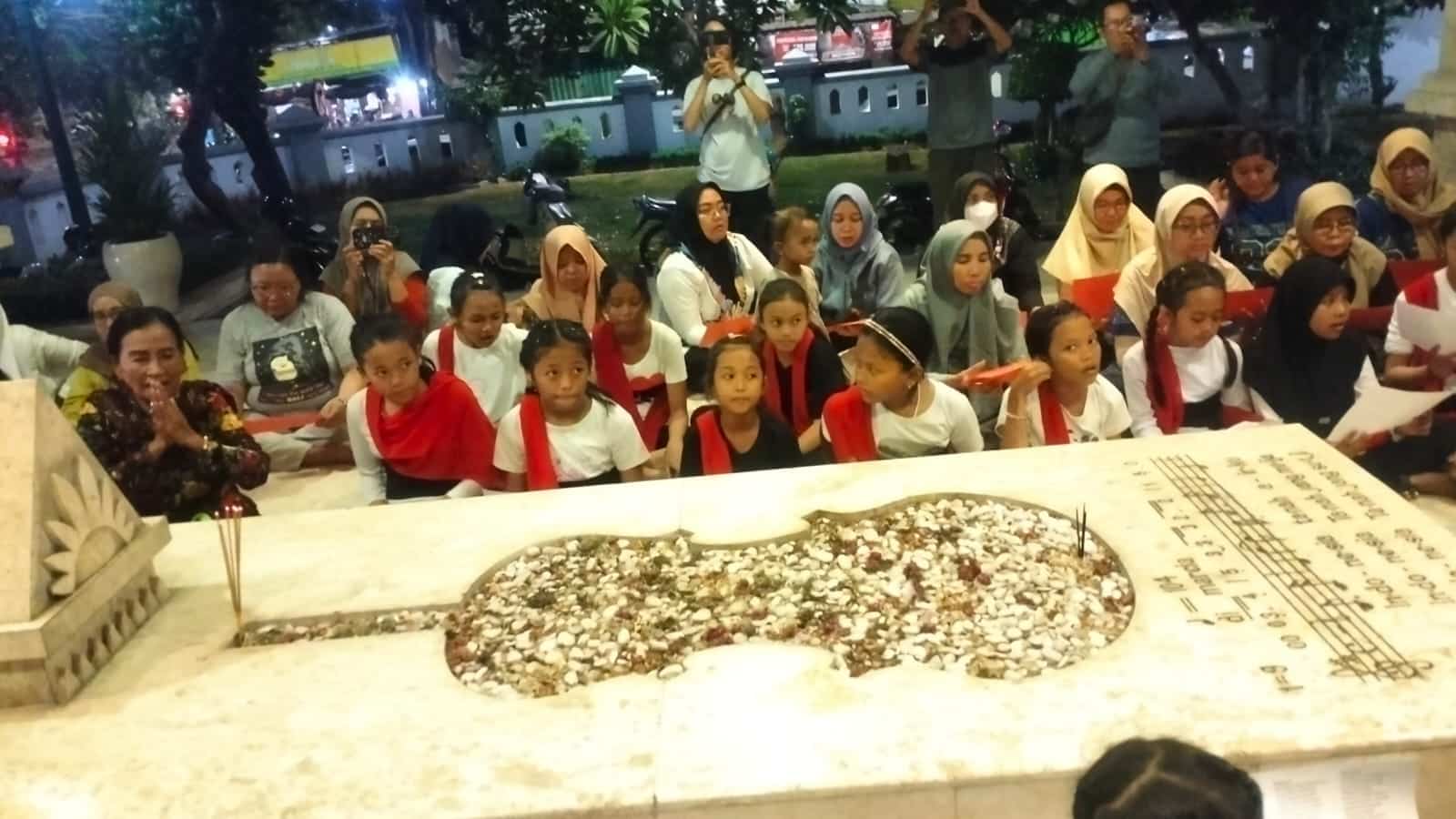 Meruwat Indonesia di Makam WR Soepratman, Ekspresi Keprihatinan atas Kondisi Bangsa